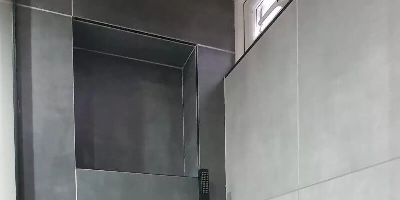 discreet-space-saving-shower-shelf