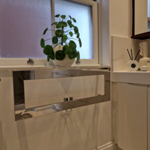 decor-in-modern-ensuite-bathroom decor in modern ensuite bathroom